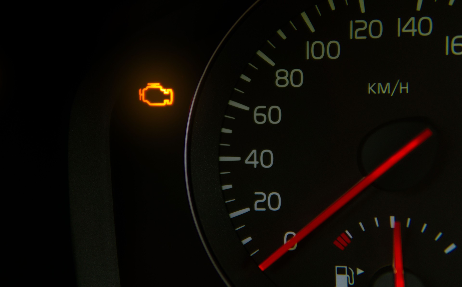 Miksi DPF tukkeutuu?  Mistä tietää että DPF on tukossa?  Milloin DPF pitää puhdistaa?  Voiko DPF:n puhdistaa itse?  Miten DPF toimii?  Miksi dieselauto savuttaa?  Kuinka usein DPF regeneroituu?  Pitääkö DPF poistaa?  Voiko DPF poistaa laillisesti?  Mitä tapahtuu jos DPF ei toimi?  Kuinka paljon maksaa DPF puhdistus?